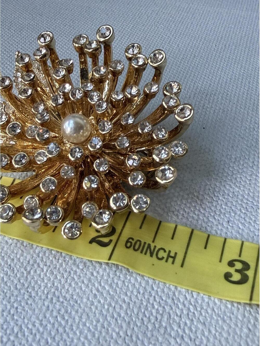 Vintage Gold Tone Rhinestone Chrysanthemum Flower Brooch Pin - Picture 7 of 9